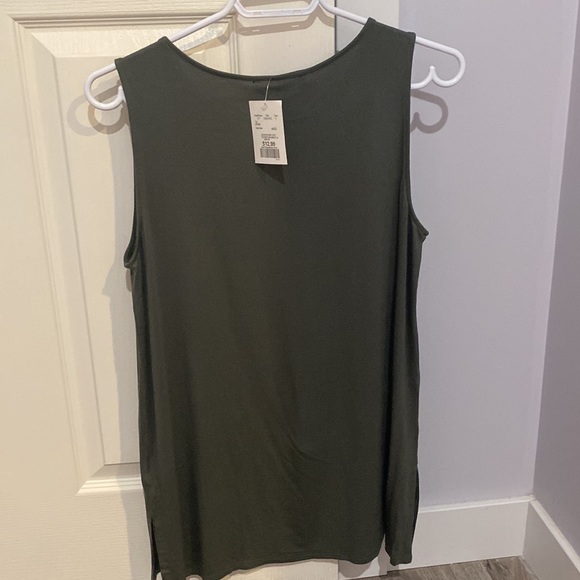 Womens green tank top - Picture 2 of 3